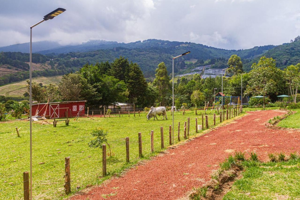 & Escondite De La Montana Chalet Sabana Redonda